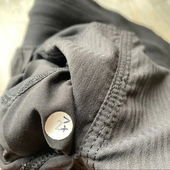 LULULEMON | Black  Capri Pants - Picture 4 of 9